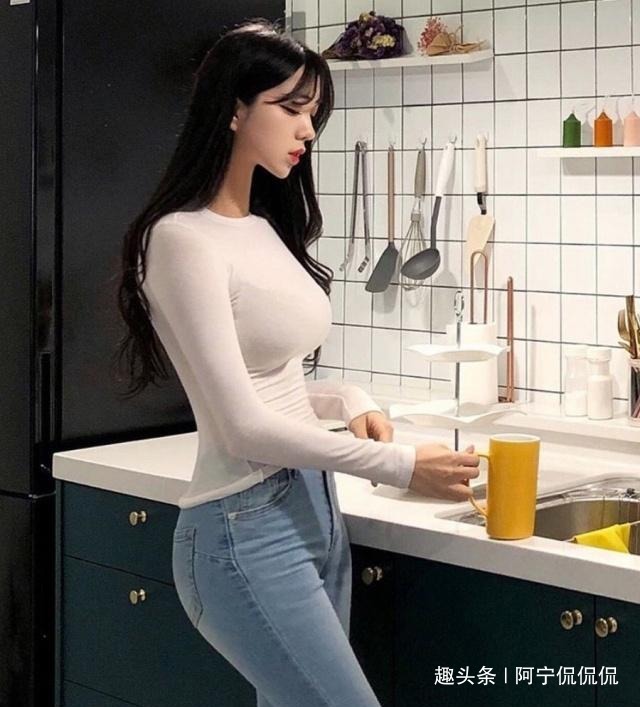 牛仔裤打底衫彰显女人温柔美,十分别致