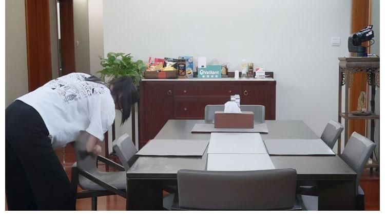 中国老龄协会|刘雪华的独居生活:24小时开着电视,为方便,请了保姆和司机