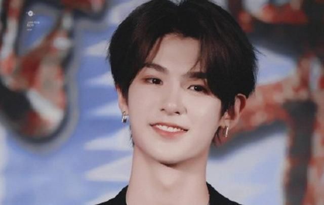 明星大侦探|明星大侦探录制现场黄明昊露面,芒果台这是要死保黄明昊了吗?