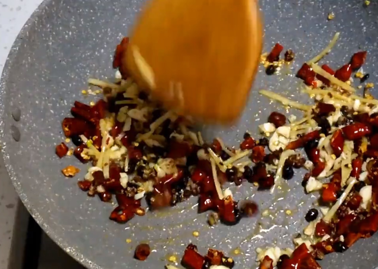 干煸麻辣小鱼,美味又补钙,还是下酒的特色菜,试试吧