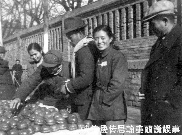 英文#白皇后,一个全身都是宝的女人,这个圈画的真圆!