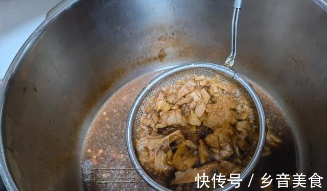 一入冬，家里的“大厨”老爸就会做他的招牌菜，Q弹爽口全家爱吃！