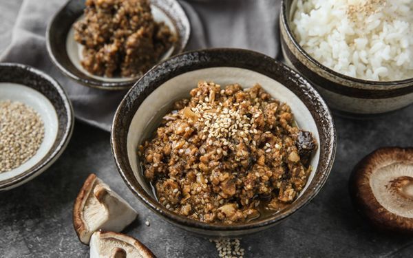 香菇|香菇肉酱自己做,做一次吃10天,能拌面能下饭!