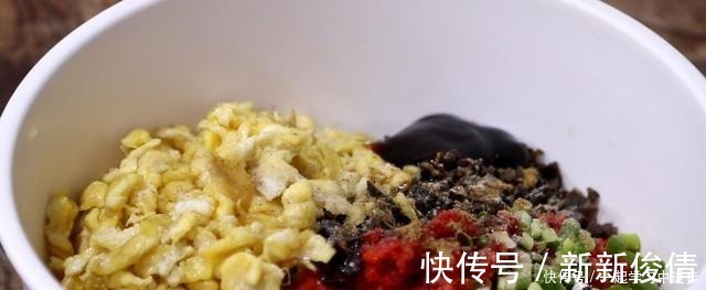 土豆不用炒着吃了,大厨教你做家常土豆馅饼,皮薄馅大营养又美味