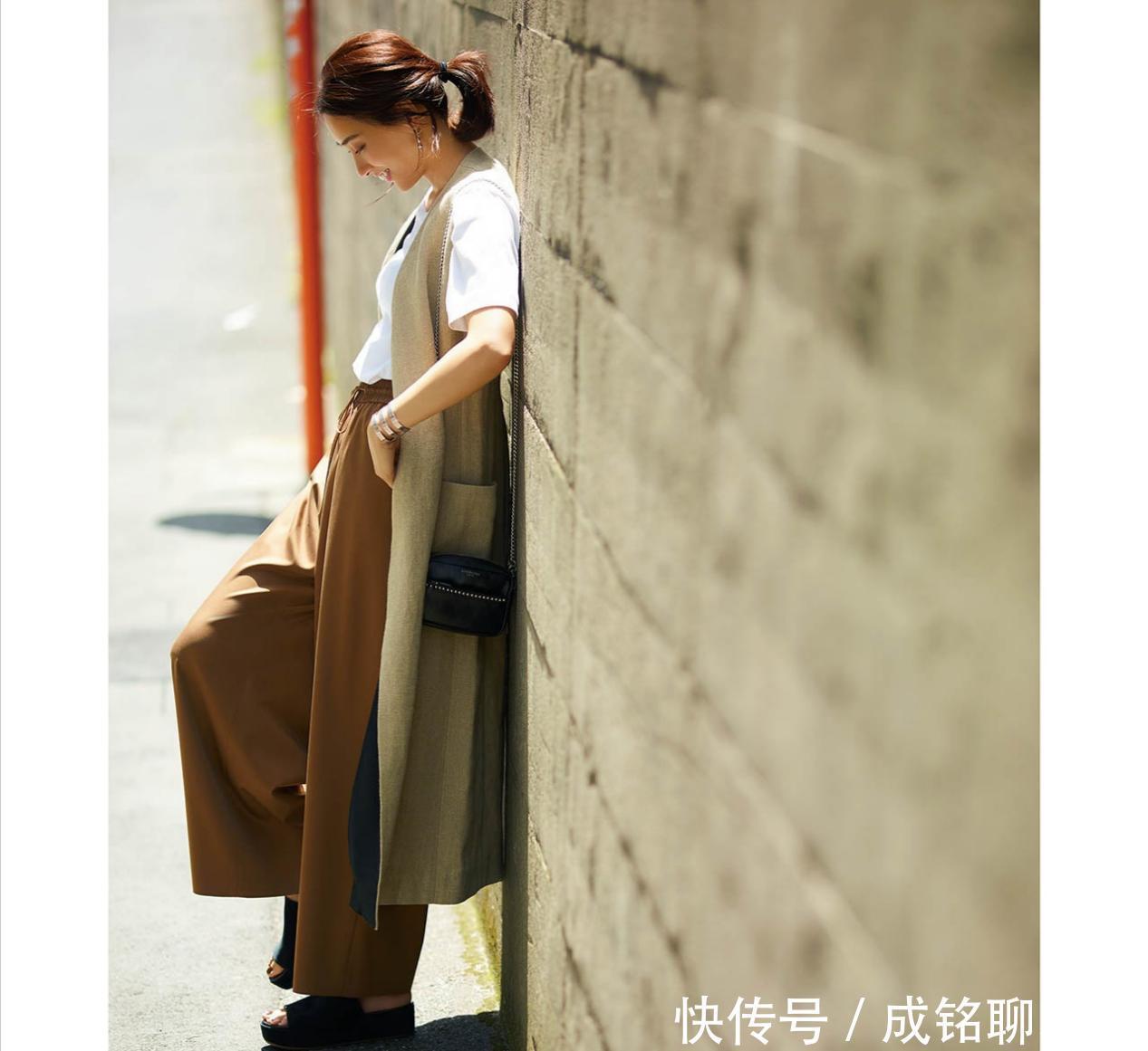 长款|今年火了“T恤+长马甲”穿搭法,简约时尚又显气质,显瘦又显高