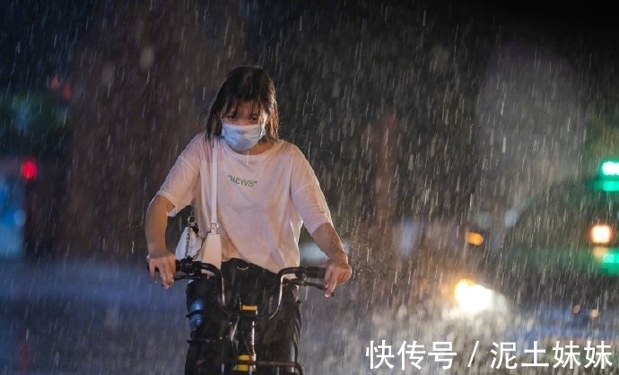 诗词|诗词创作,七言绝句《途中暴雨》,看看还能写出比这更大的雨吗?