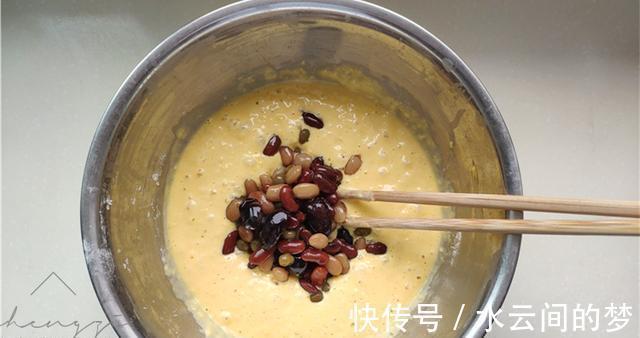 清香|8月吃鲜玉米正当时，打入2个鸡蛋，不炒不煮，蓬松暄软又清香