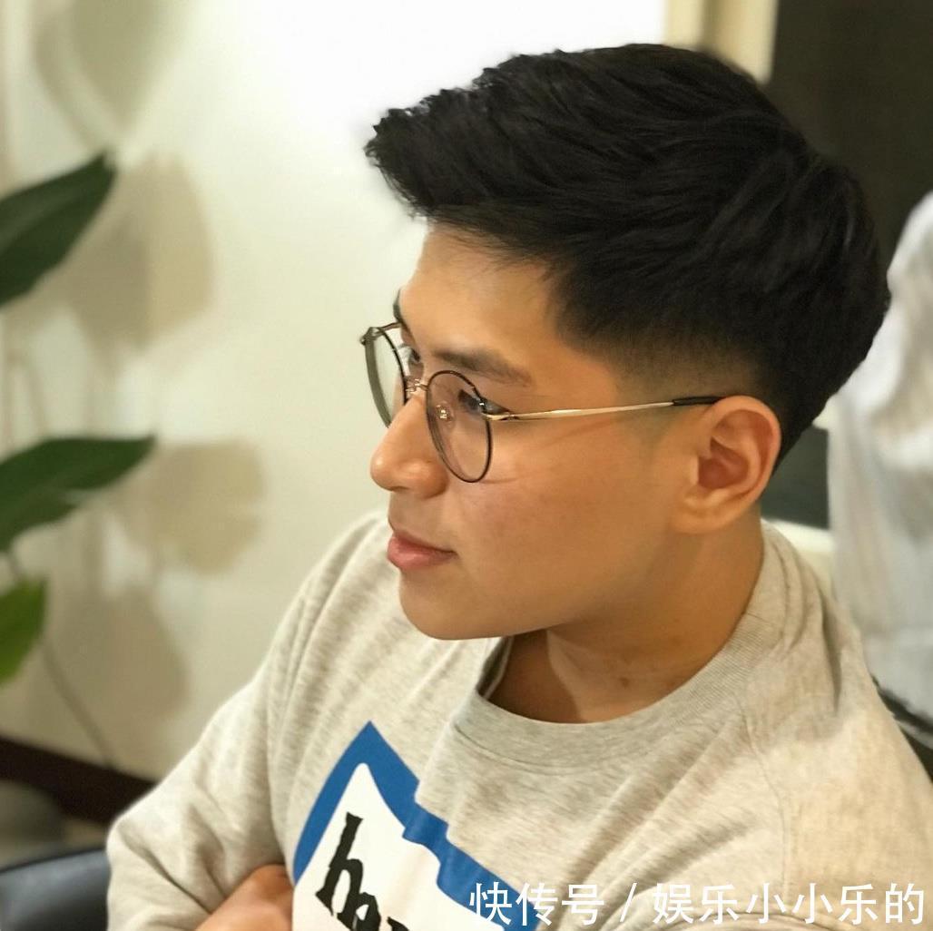 发量|40岁男人别剪“显老”的发型,这三款造型不挑脸型,成熟又帅气