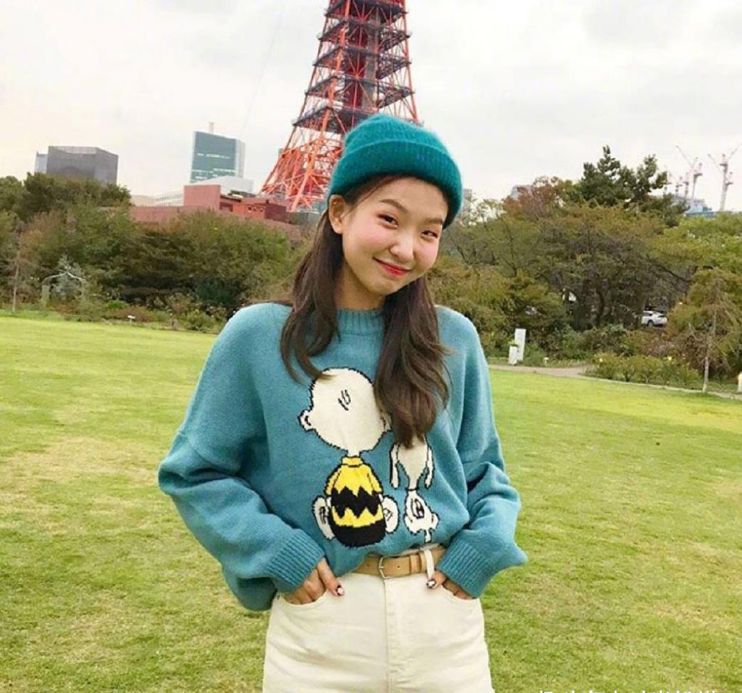 韩国博主利和的帽子搭配太“火”了!根据穿搭色彩选帽子,更精致