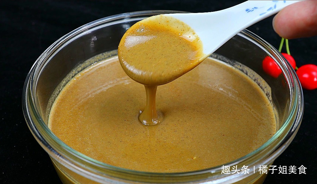 芝麻酱|面粉别只蒸馒头了，教你新吃法，比包子简单，比馒头好吃，解馋