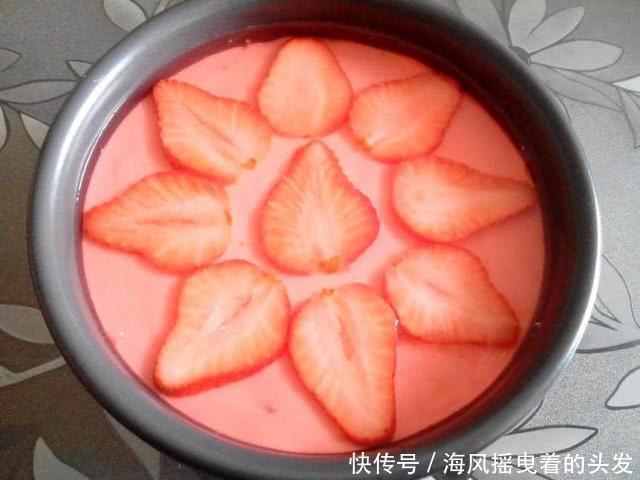 它被称为“最丑”的蛋糕,成品翻过来后,网友:这不是挺好看吗!