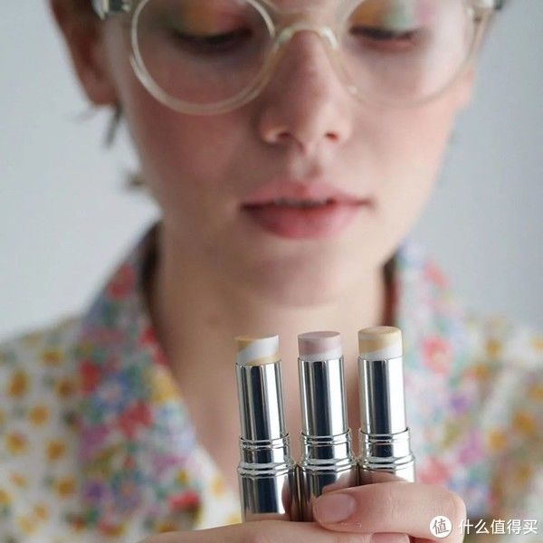 没带卸妆水怎么办？找这4种替代品就能搞定，第3个最常见