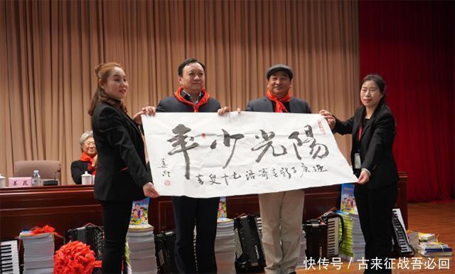 为曲艺界|姜昆书法烂不烂?他的书法每尺一万元,明星效应下的畸形产物?