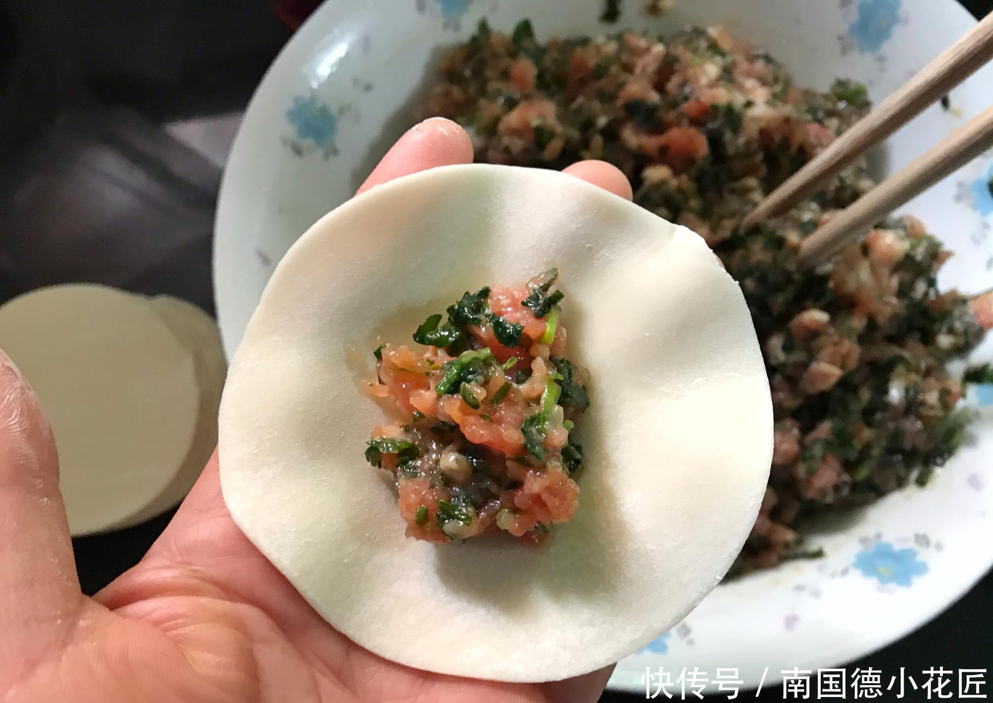 冬季，此菜正当季，用来包饺子，鲜嫩多汁，比纯肉的好吃，真鲜