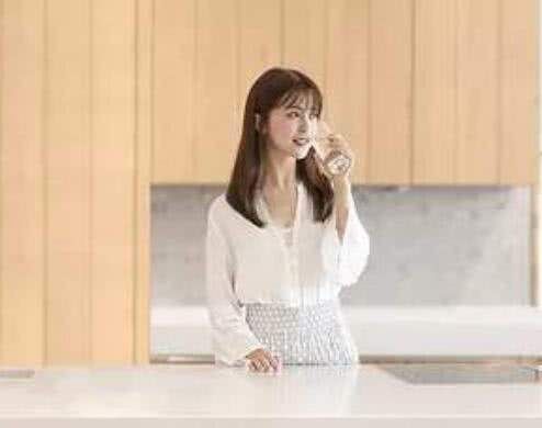 00后女生坚持做这3件事，颜值会“悄悄上升”，素颜出门也自信