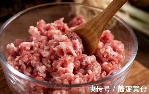 肉馅|给肉馅去腥,加料酒还是加鸡蛋?分享正确做法,肉馅鲜嫩无腥味