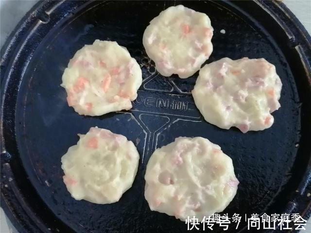 电饼铛|土豆别再炒着吃了,不加一滴水,做成土豆饼,外焦里嫩,特别好吃