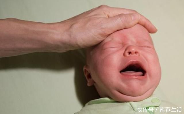睫毛|新生儿出生一百天内,宝妈不要有这4种行为,不然可能会伤到宝宝