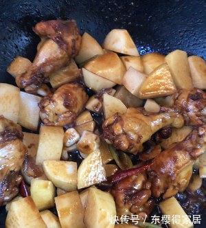 家常鸡肉菜谱,鸡翅根烧土豆,好吃到爆,美味又下饭,吃不够
