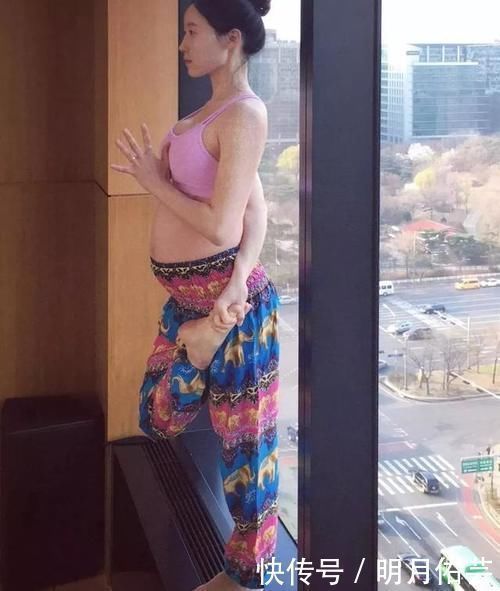 身材|亚洲最美瑜伽女神，怀孕17周仍有马甲线，颜值高身材好令人羡慕