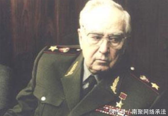 例外|斯大林开会时规定:将领必须全体站着,唯独1人例外,享最高待遇