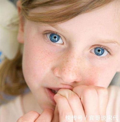 咬指甲|5岁女孩喜欢“咬指甲”,宝妈无奈求医,医生太晚了,拔了吧