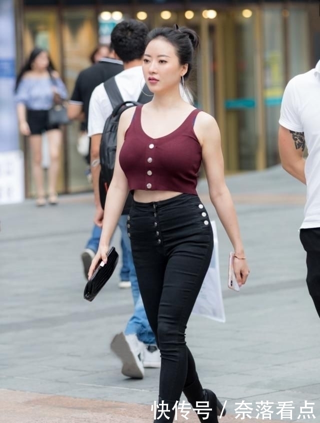 眼球|美女街拍:第6位美女很“惹”火,吸人眼球,最后一位初恋的感觉