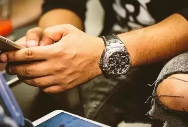 体型|仪表不凡说表男士佩戴手表的搭配技巧,众所周知却都不了解的常识