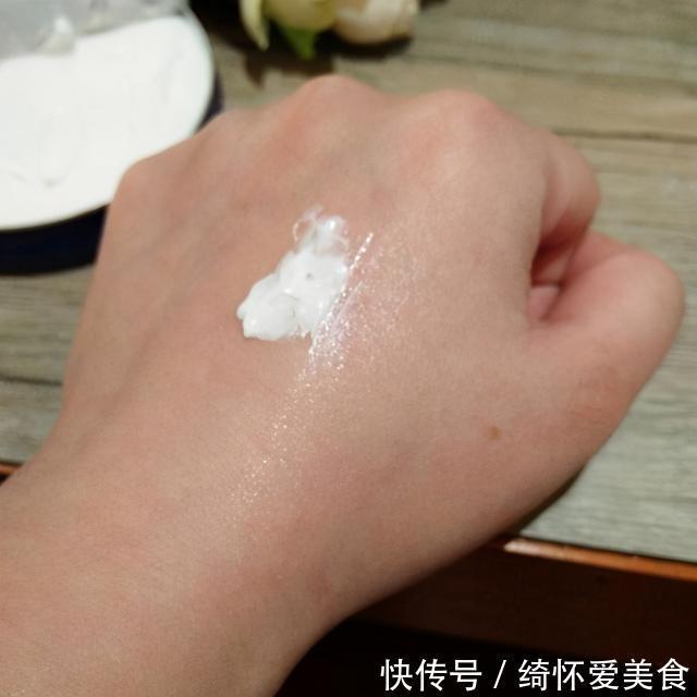 护肤品 皮肤过了50岁,超市的4款面霜值得尝试,平价滋润肤感好