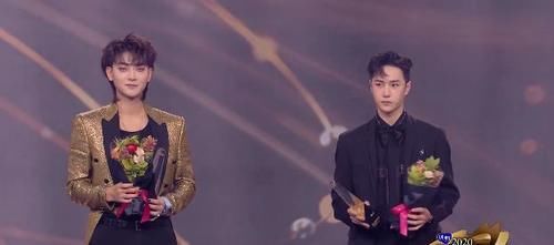 黄子韬王一博获微博年度热度人物