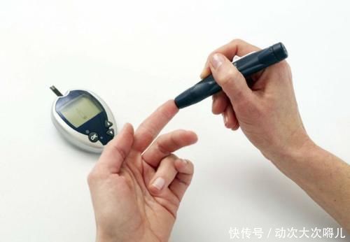 体内血糖升高,身体通常伴有4个标志,占的越多,尿毒症可能越大