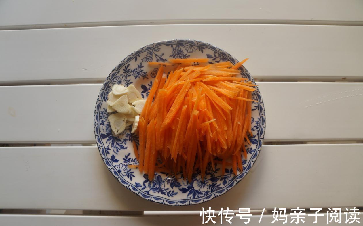 炒粉条此做法，味道鲜美很好吃，做法简单还不粘锅