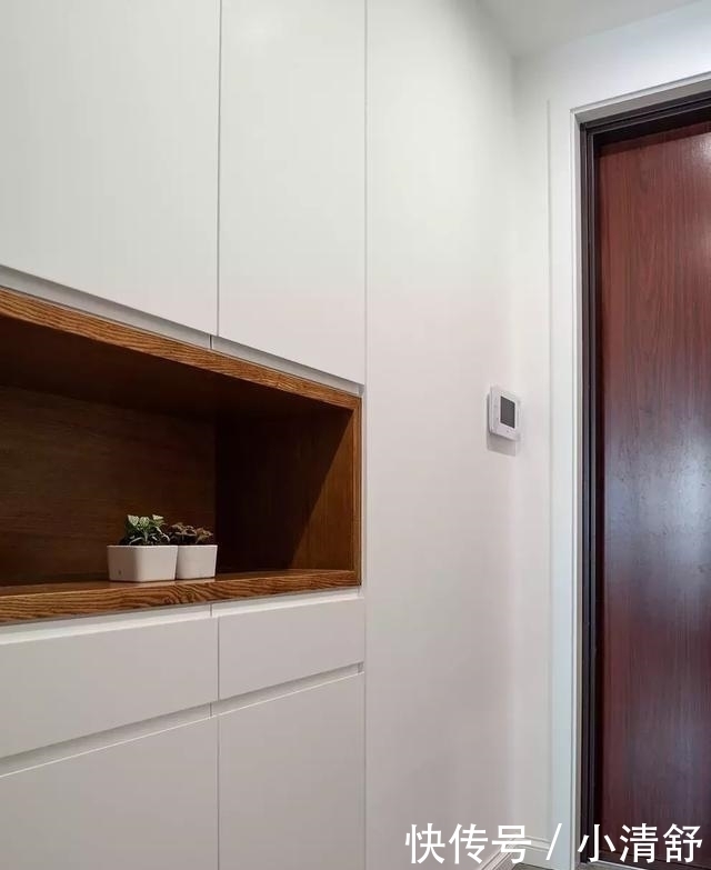 木质|参观同事新房,一进门就被迷住,头一次见洗衣机放餐厅,太惊艳了