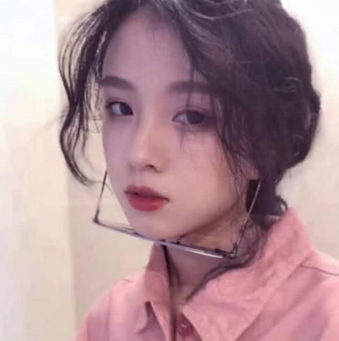 眼镜|脸上有这3个“优势”的女生,最适合戴眼镜,难怪追求者爆棚