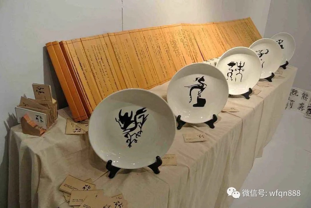 彡姐$中国有一个姓氏,非常简单,只有三笔,却没有几个人能读对