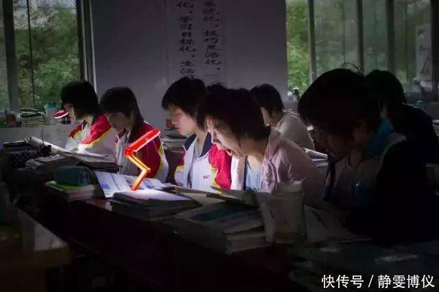 学生们|中国学生到底有多累7张高考前照片揭露其中心酸家长忍住眼泪