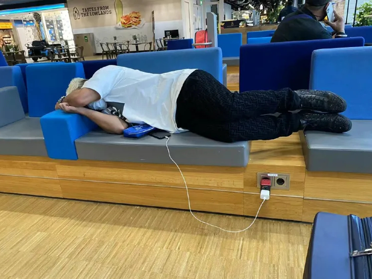 足协|洛国富真是情商掉线了吗?转机等候22小时,公开指责足协不尊重人