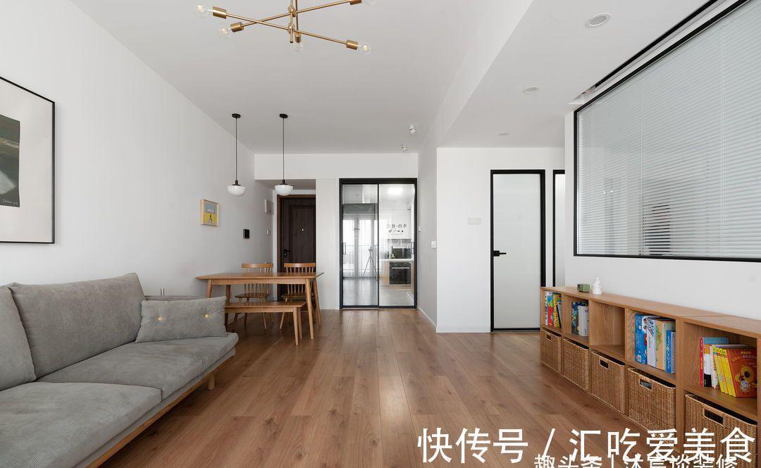 家居|客厅不要茶几和电视,77㎡越住越大,室内干净清爽,把人深深迷住