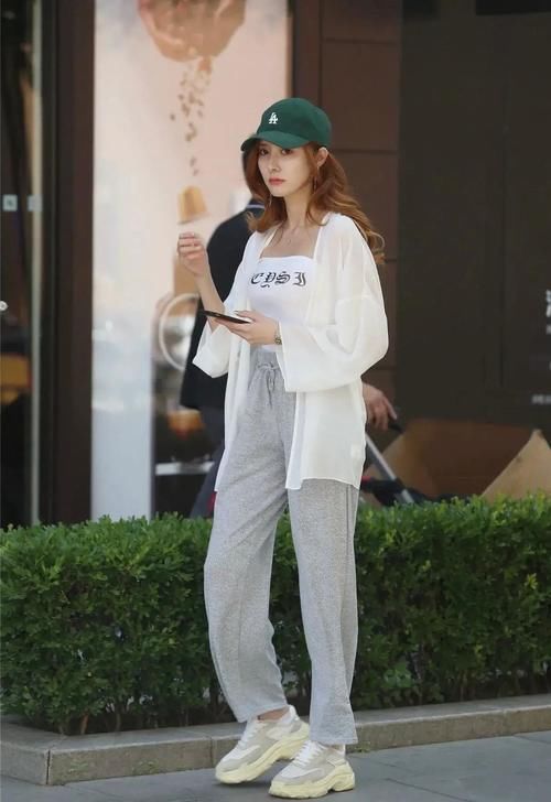  简单|时尚的穿搭惹人爱，简单又不失甜美，干净清爽舒适