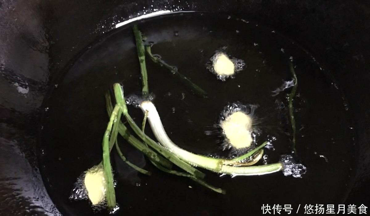 油泼辣子|香辣的秘制油泼辣子,味道丰富,操作简单,拌面条太好吃了!