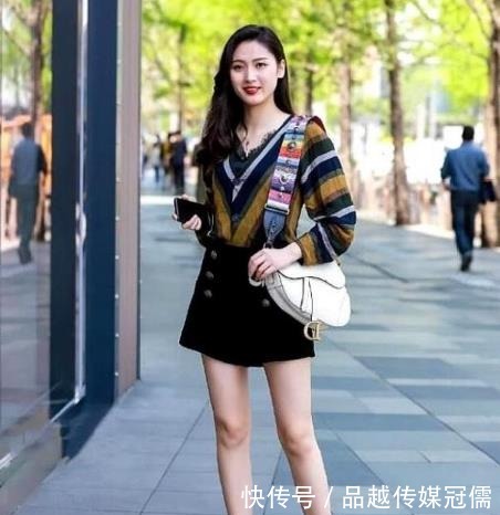  简单|街拍美女：小姐姐，简单爽朗的穿搭，也能美得惊艳