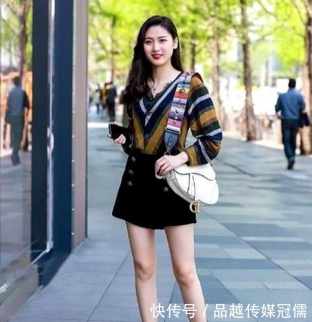 简单|街拍美女:小姐姐,简单爽朗的穿搭,也能美得惊艳