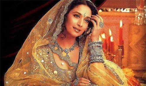 她是印度最能生育王后,为爱18年连生14胎,被国王独宠,幸福一生