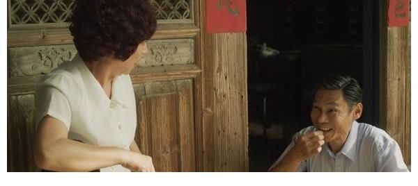 小孩|夏靖庭挽袖揉面喂嫩妻 陳竹升自嘲小孩「午餐供應者」