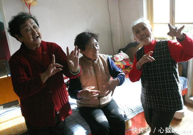 吸烟喝酒|坦白说:老年痴呆也许“偏爱”这4类人,真心希望你不在其中