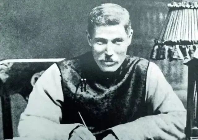 血统|“赌王”何鸿燊拥有多个民族血统，其曾祖父何仕文是荷兰裔犹太人