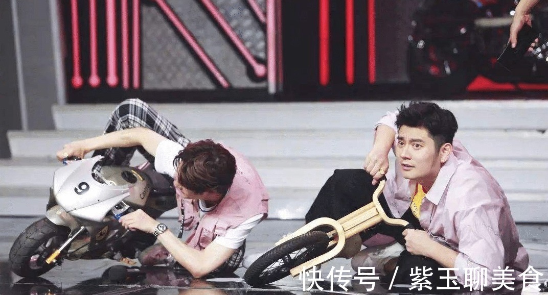 王一博和錢楓出席活動合影,錢楓臉部被虛化,偏愛程度很明顯