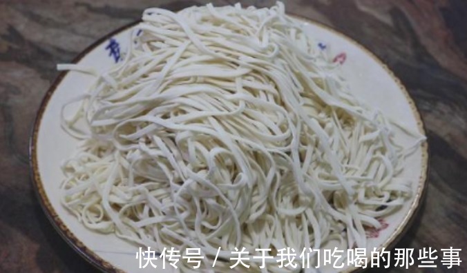 面条|馆子吃不到的河南干炒面条,不粘连不糊底,焦香有嚼劲,教你做法