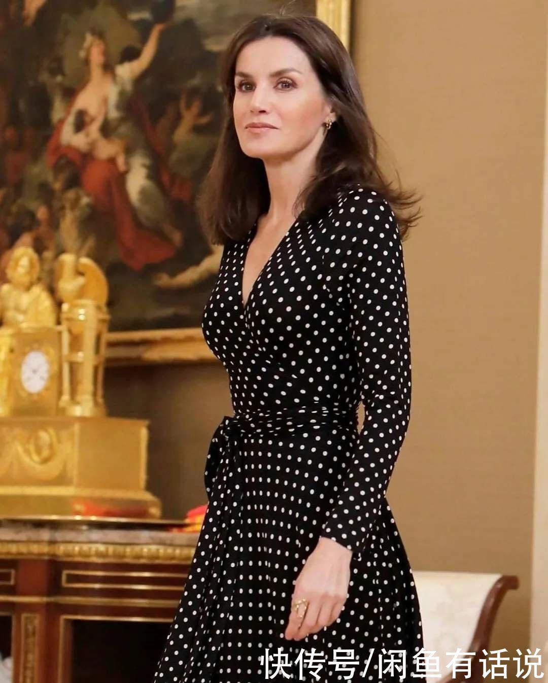 气质 西班牙王后的裙子穿搭真显气质,50岁妈妈学她这样穿,惊艳了时光