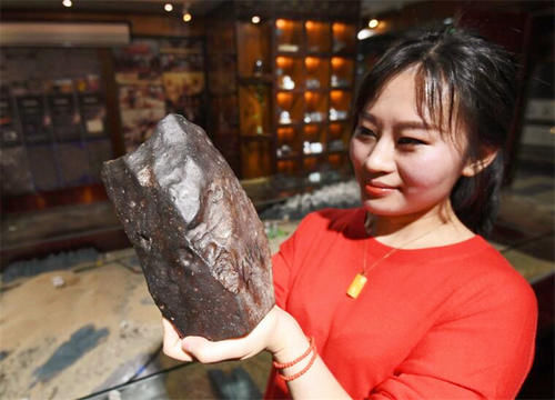 “陨石”为什么如此昂贵？90后幸运儿杨可欣，5年捡400公斤陨石